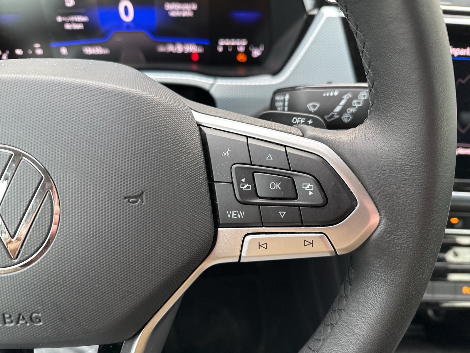 Volkswagen Touran 1.5 GOAL 7SITZE AHK ACC NAVI CARPLAY ALU