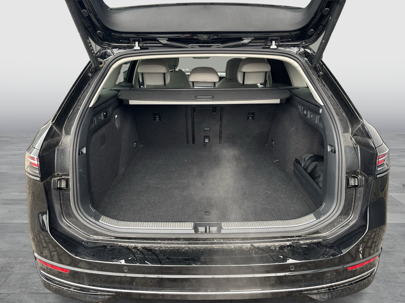 Volkswagen Passat Variant 1.5 HYBRID ELEGANCE LEDER AHK CAM