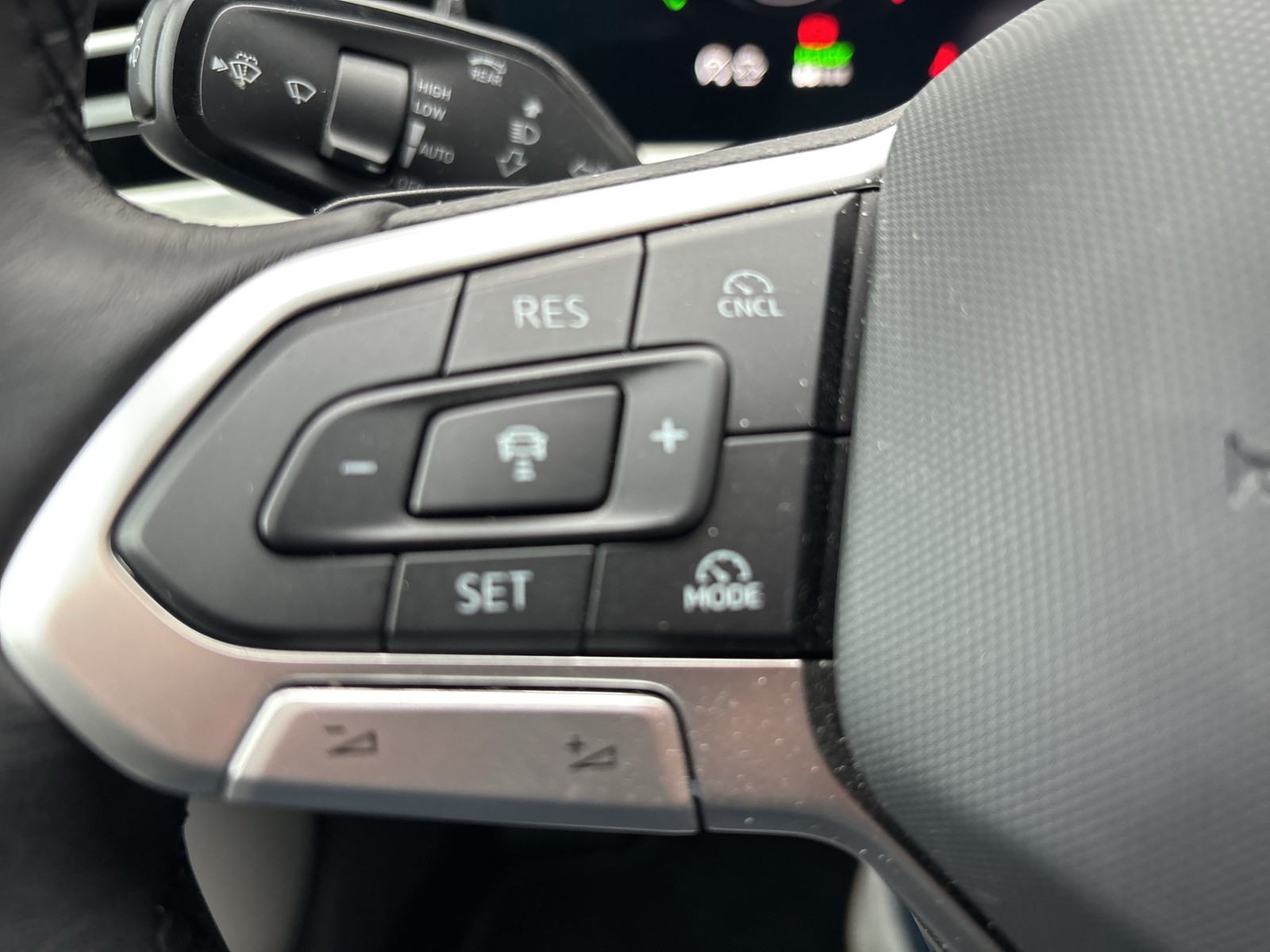 Volkswagen Passat Variant 1.5 HYBRID ELEGANCE LEDER AHK CAM