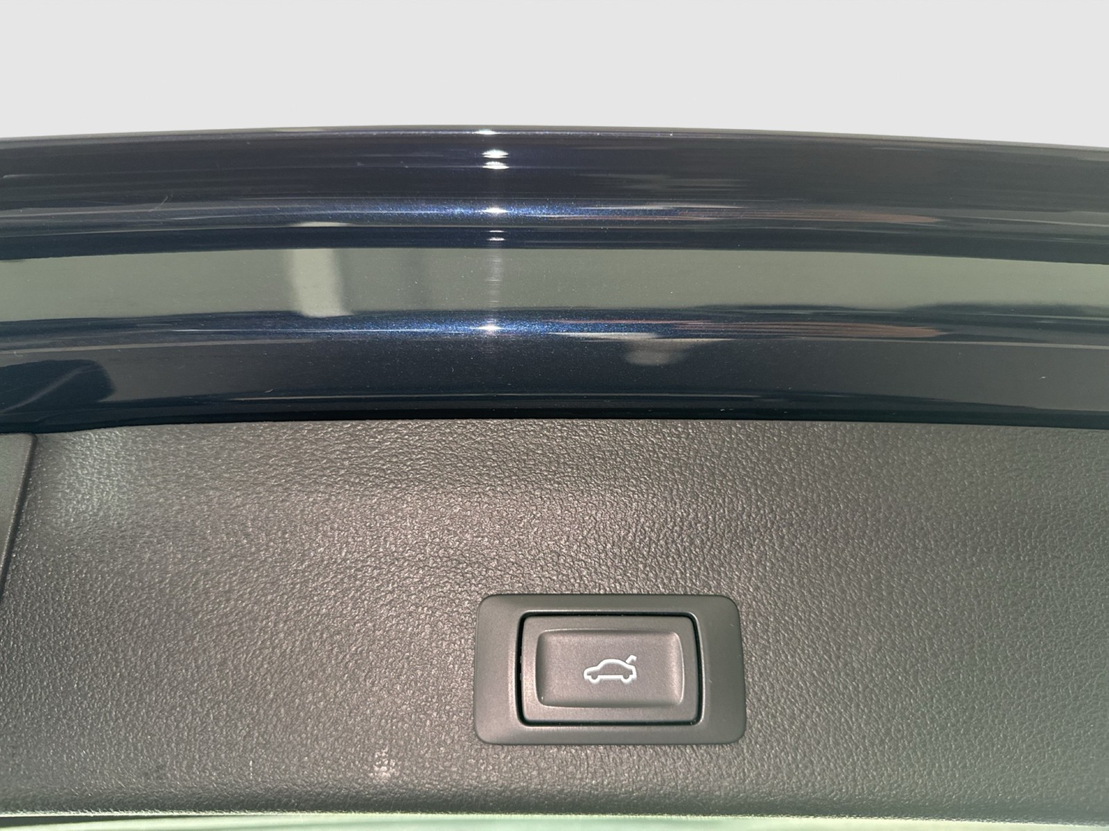 Audi A6 Avant 40 AHK CAM ACC E-KLAPPE NAVI+ LM17