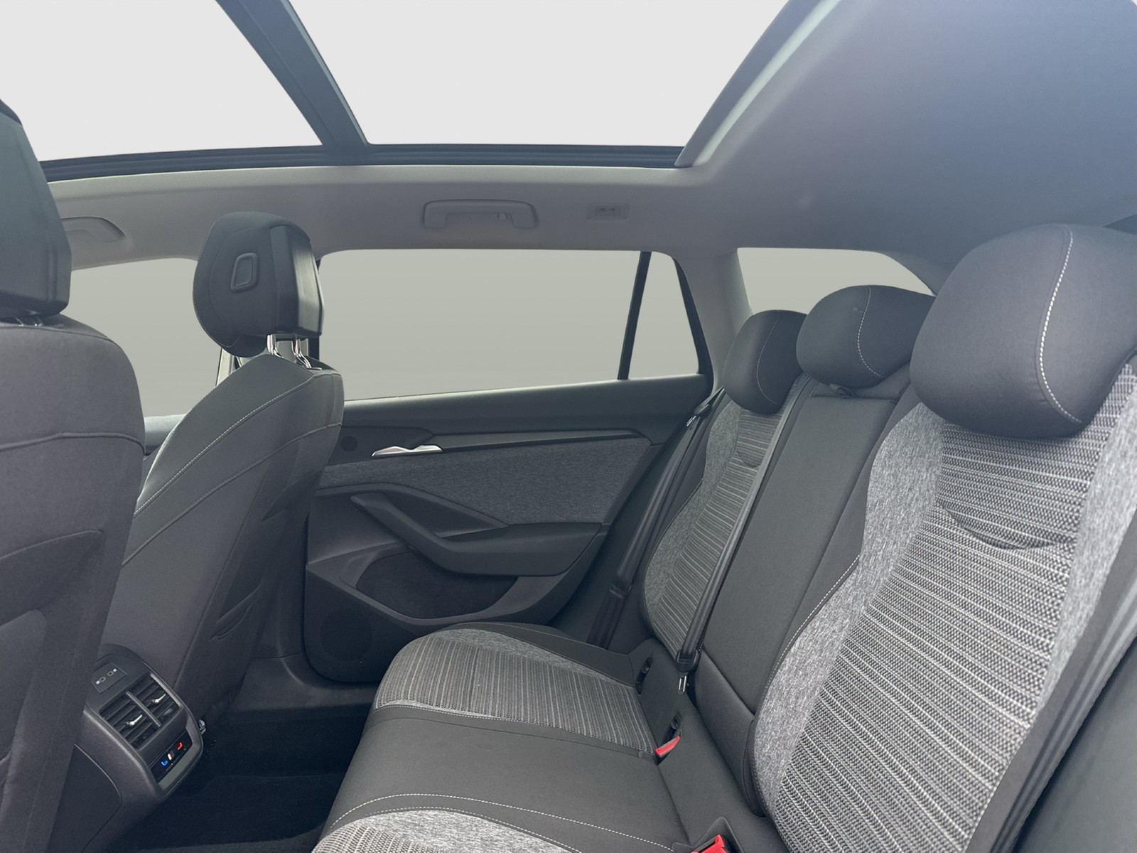 Skoda Superb Combi 2.0 SELECTION 4X4 PANO STANDHZ. AHK