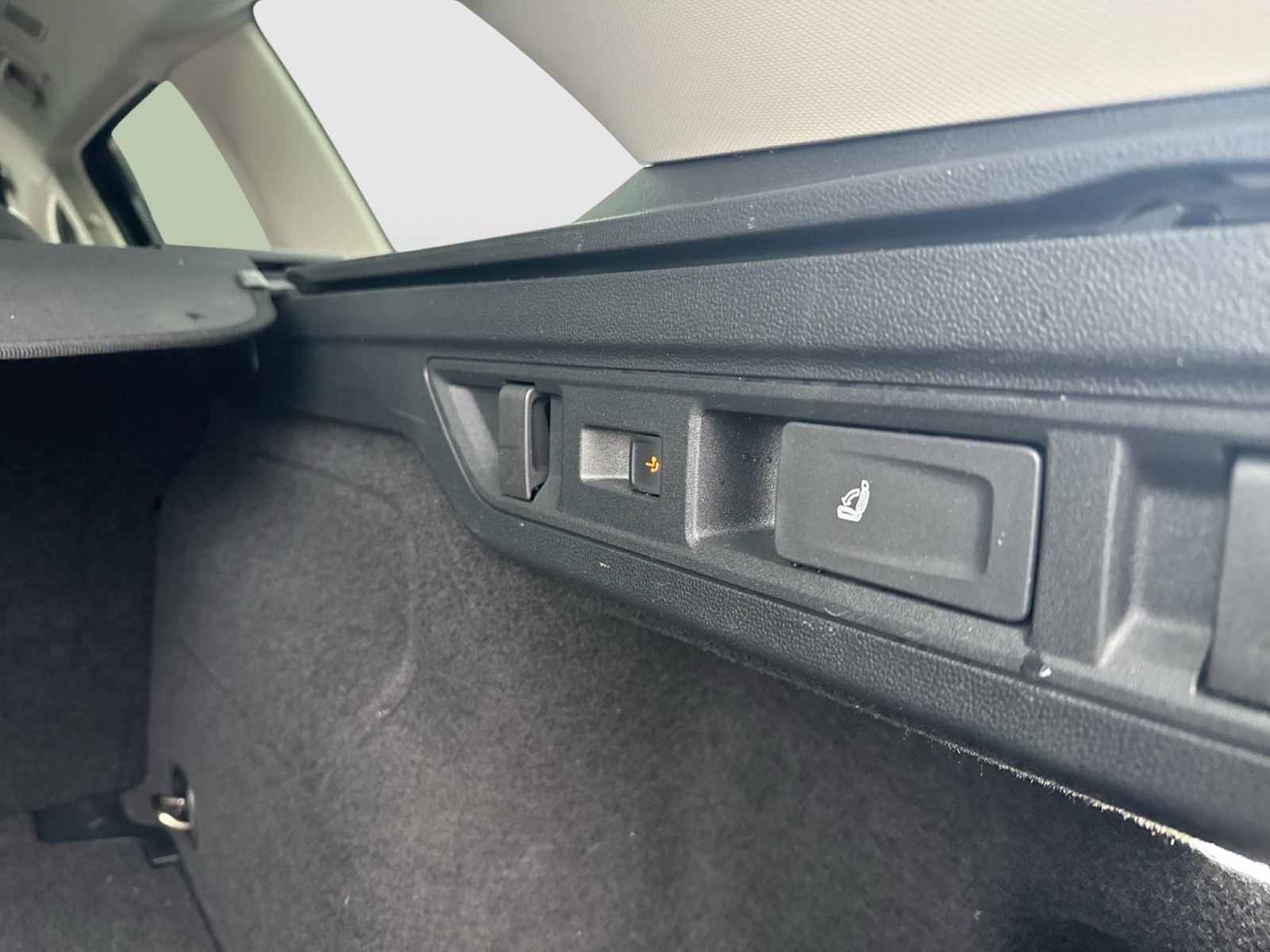 Skoda Superb Combi 2.0 SELECTION 4X4 PANO STANDHZ. AHK