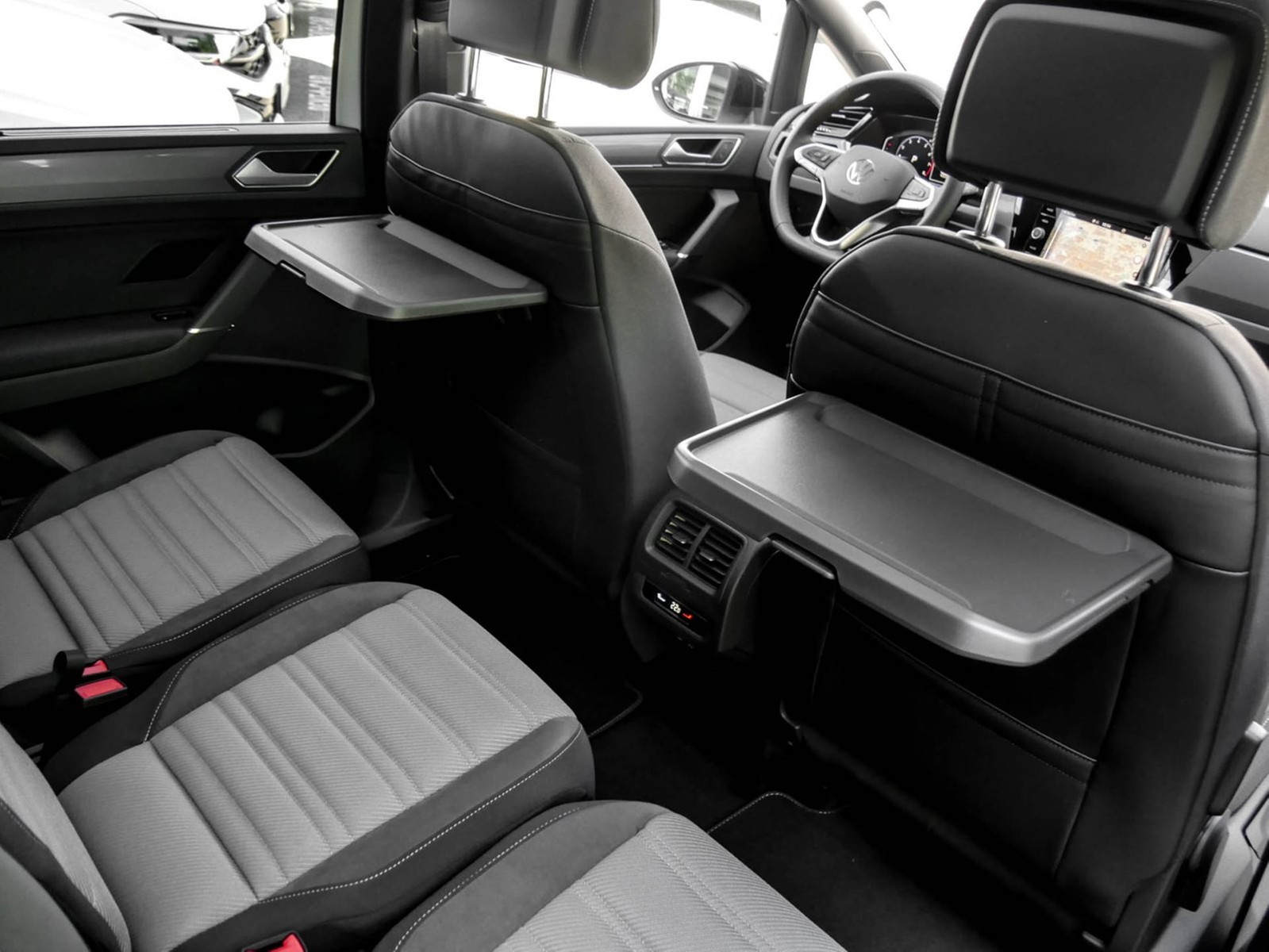 Volkswagen Touran 1.5 HIGHLINE DSG R-LINE BLACKSTYLE PANO