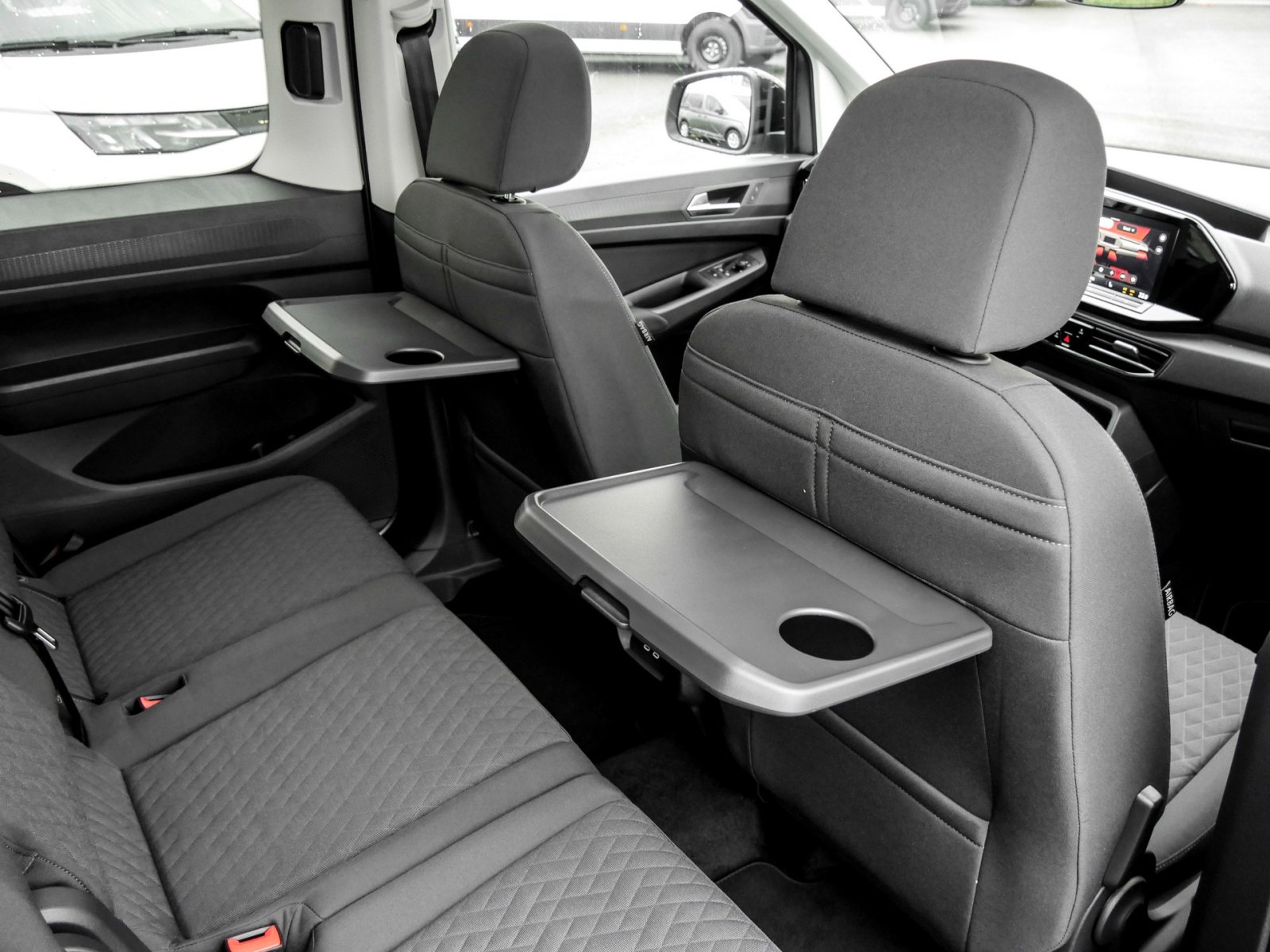 Volkswagen Caddy 2,0 TDI DSG Dark Label AHK Kamera Pano ACC