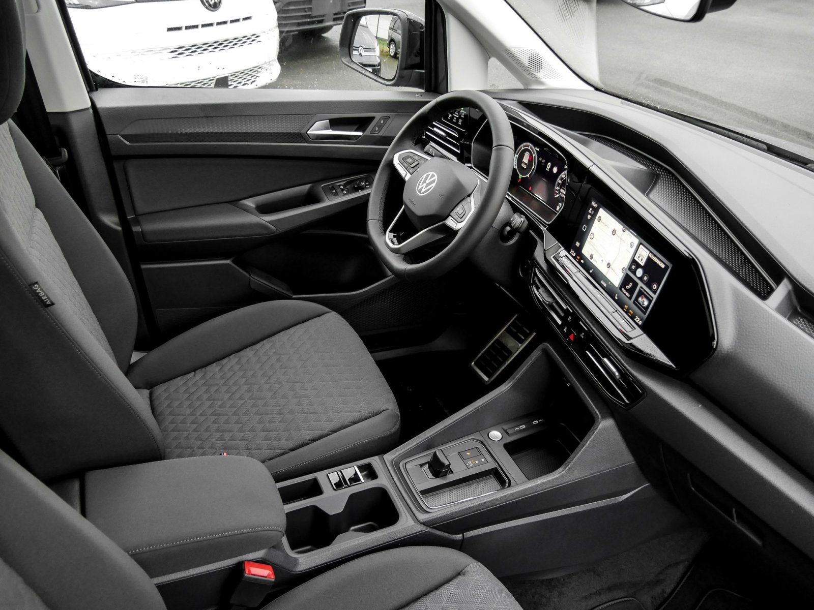 Volkswagen Caddy 2,0 TDI DSG Dark Label AHK Kamera Pano ACC