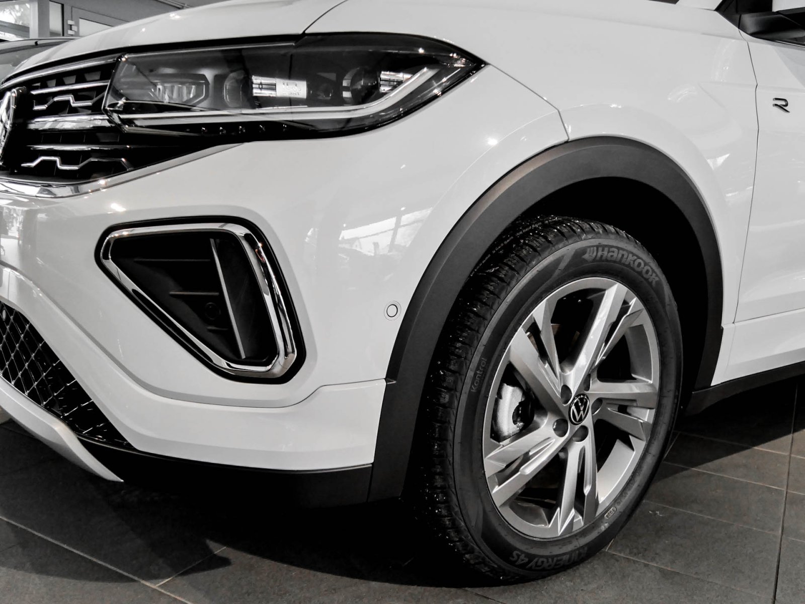 Volkswagen T-Cross 1.0 R-LINE DSG NAVI CAM ALLWETTERREIFEN