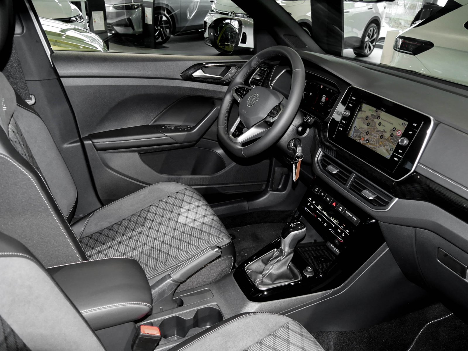 Volkswagen T-Cross 1.0 R-LINE DSG NAVI CAM ALLWETTERREIFEN