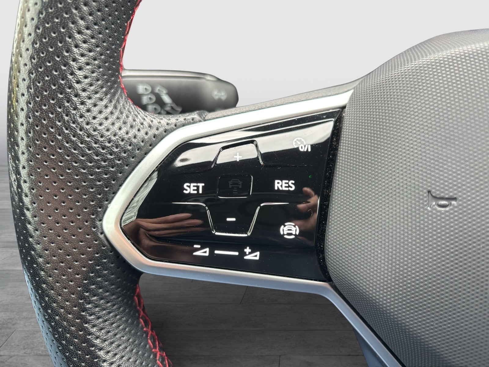 Volkswagen Golf VIII 2.0 GTI NAVI LED+ LM17 CARPLAY SITZHZ.