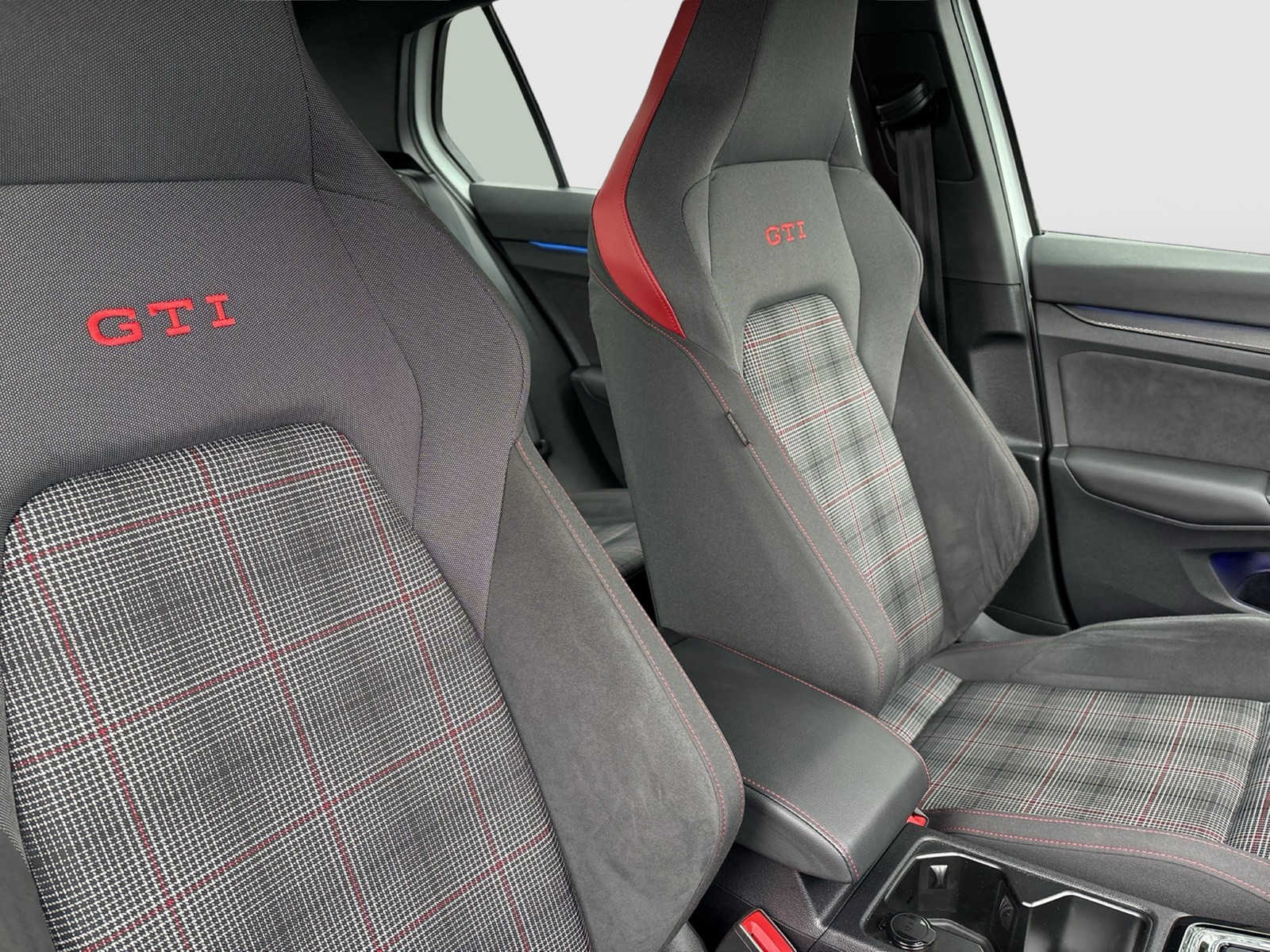 Volkswagen Golf VIII 2.0 GTI NAVI LED+ LM17 CARPLAY SITZHZ.