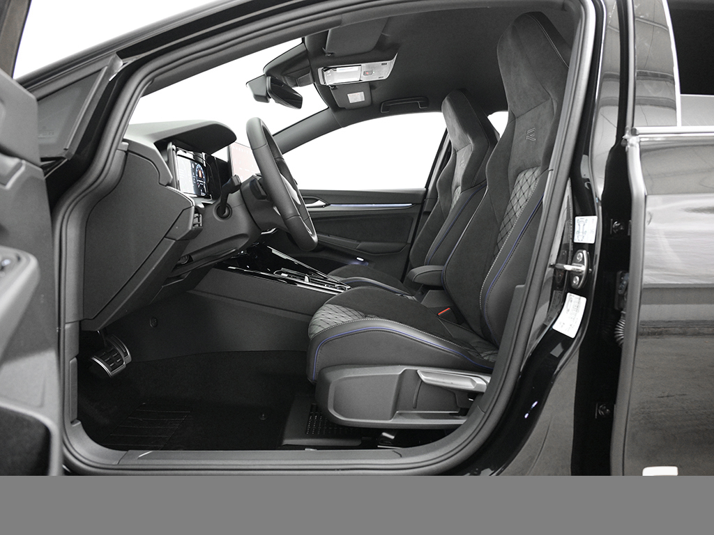 Volkswagen Golf VIII 1.5 eTSI R-LINE BLACK STYLE CAM LM18