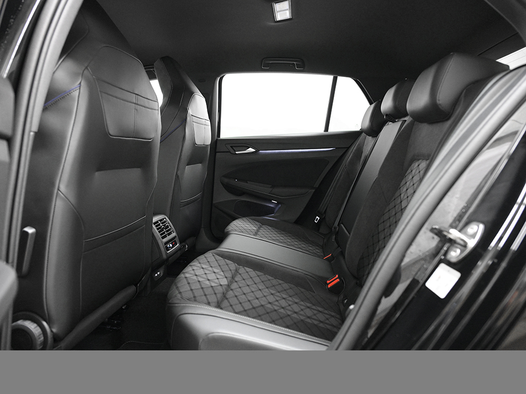 Volkswagen Golf VIII 1.5 eTSI R-LINE BLACK STYLE CAM LM18