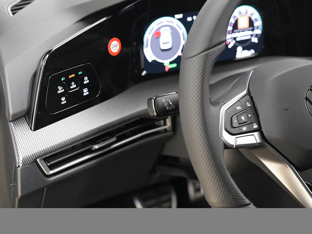 Volkswagen Golf VIII 1.5 eTSI R-LINE BLACK STYLE CAM LM18