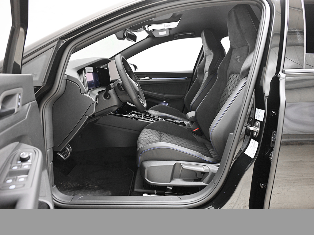 Volkswagen Golf VIII 1.5 eTSI R-LINE BLACK STYLE CAM LM18