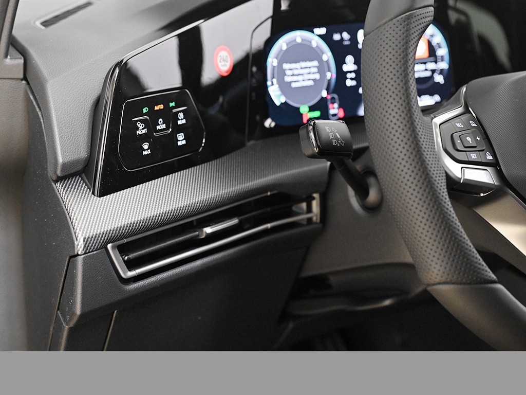 Volkswagen Golf VIII 1.5 eTSI R-LINE BLACK STYLE CAM LM18