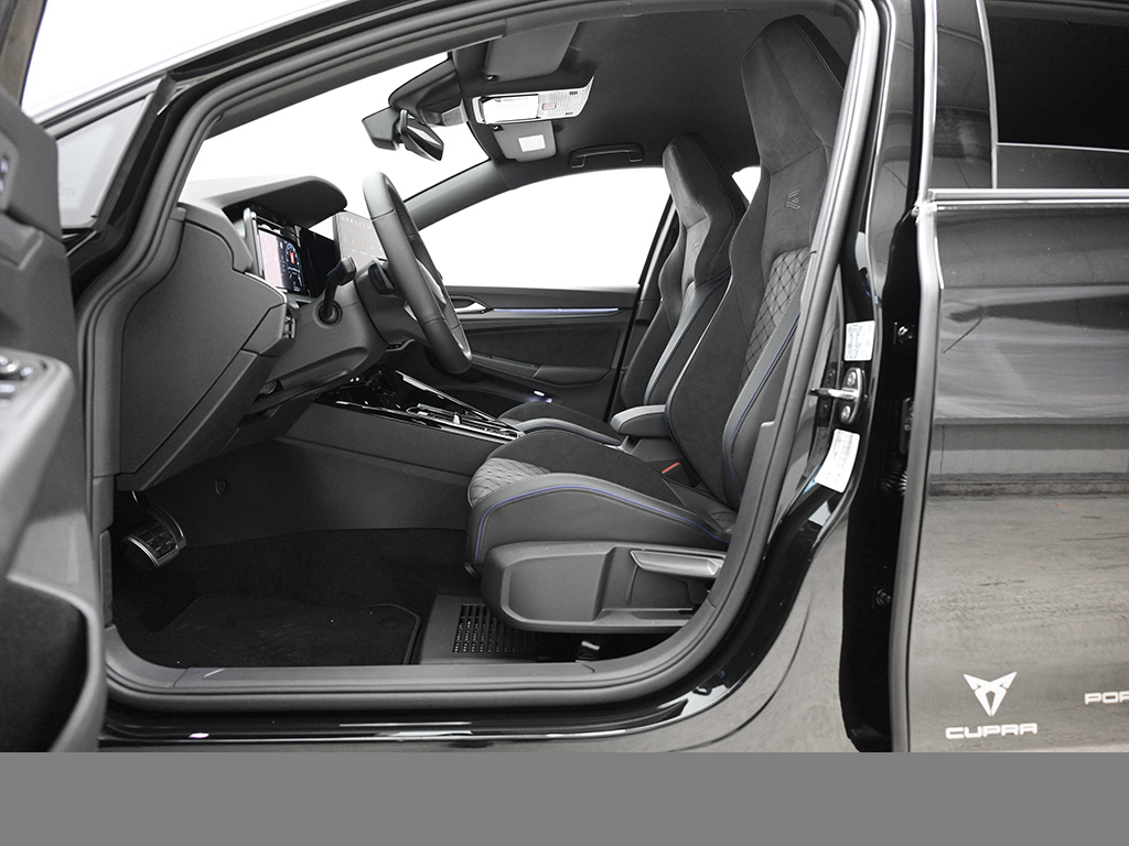 Volkswagen Golf VIII 1.5 eTSI R-LINE BLACK STYLE CAM LM18