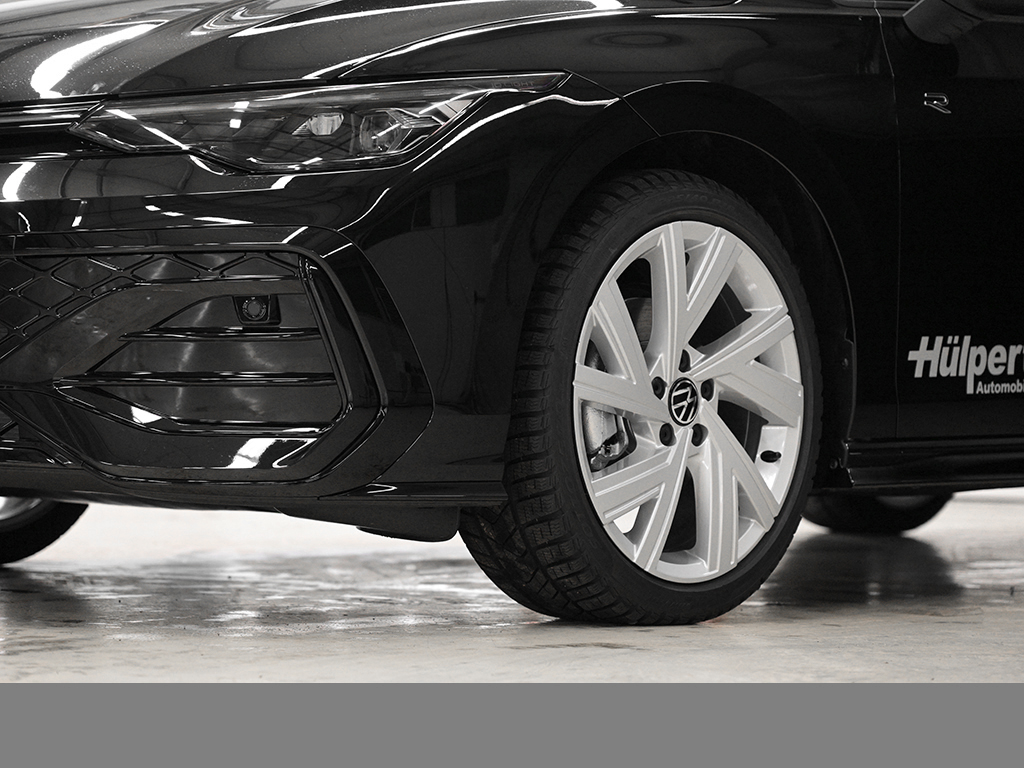 Volkswagen Golf VIII 1.5 eTSI R-LINE BLACK STYLE CAM LM18