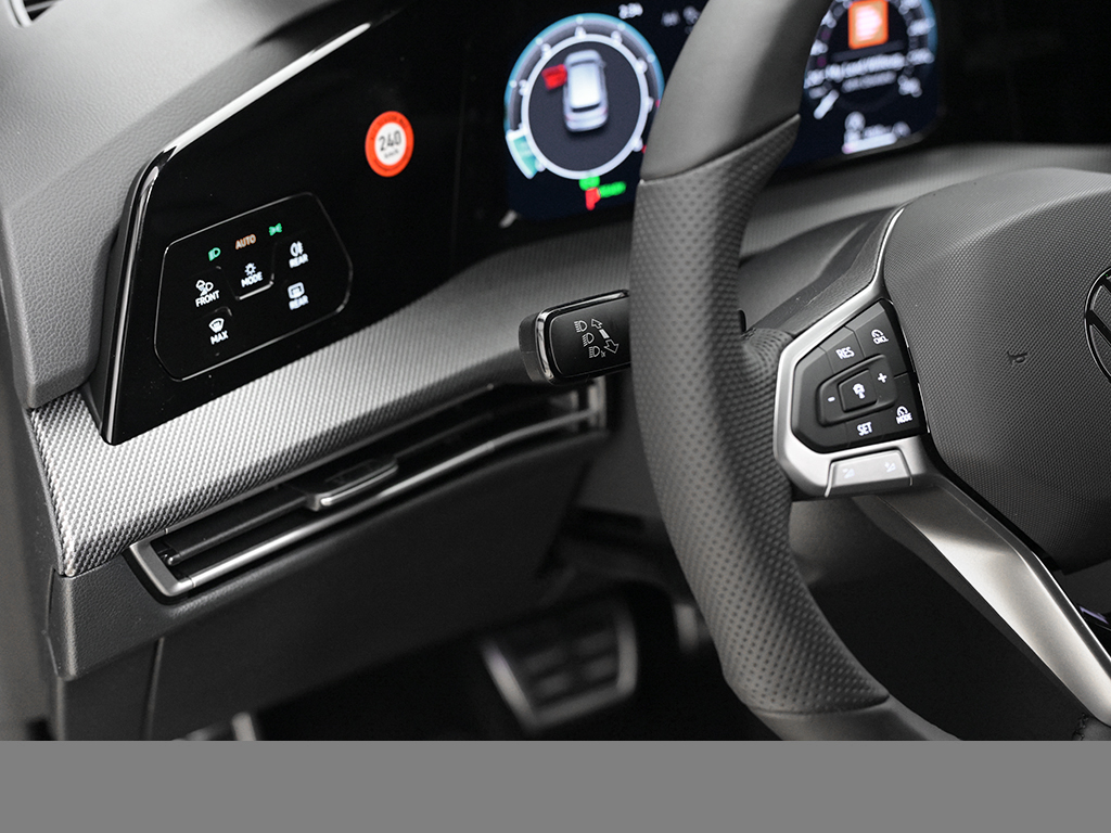 Volkswagen Golf VIII 1.5 eTSI R-LINE BLACK STYLE CAM LM18