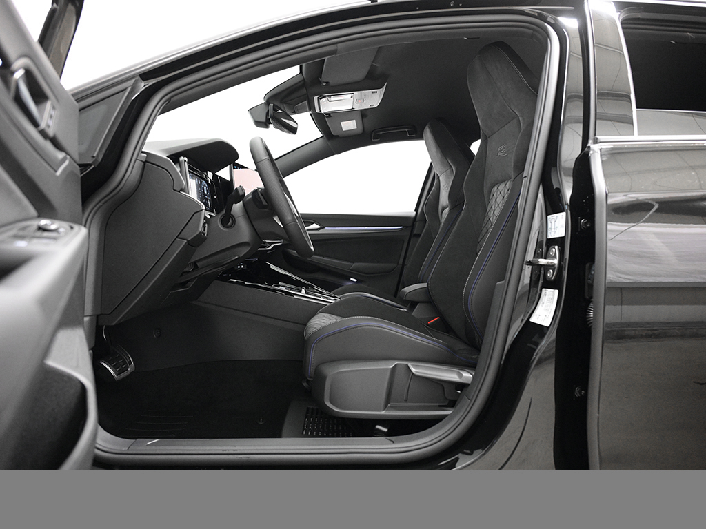 Volkswagen Golf VIII 1.5 eTSI R-LINE BLACK STYLE CAM LM18