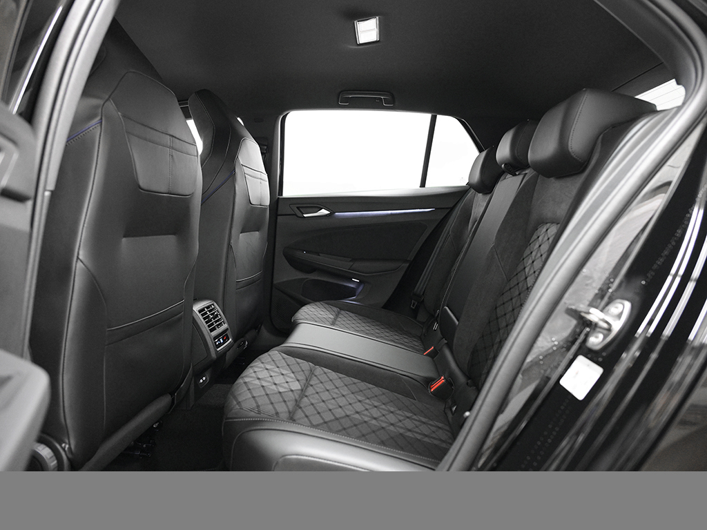 Volkswagen Golf VIII 1.5 eTSI R-LINE BLACK STYLE CAM LM18