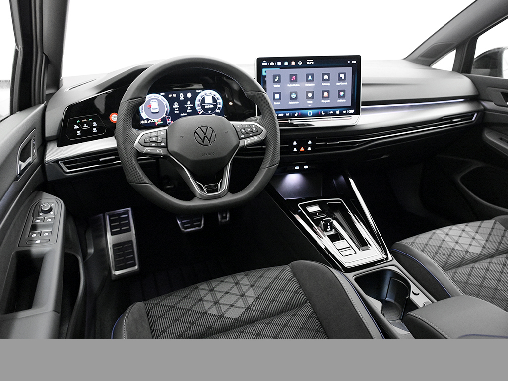 Volkswagen Golf VIII 1.5 eTSI R-LINE BLACK STYLE CAM LM18