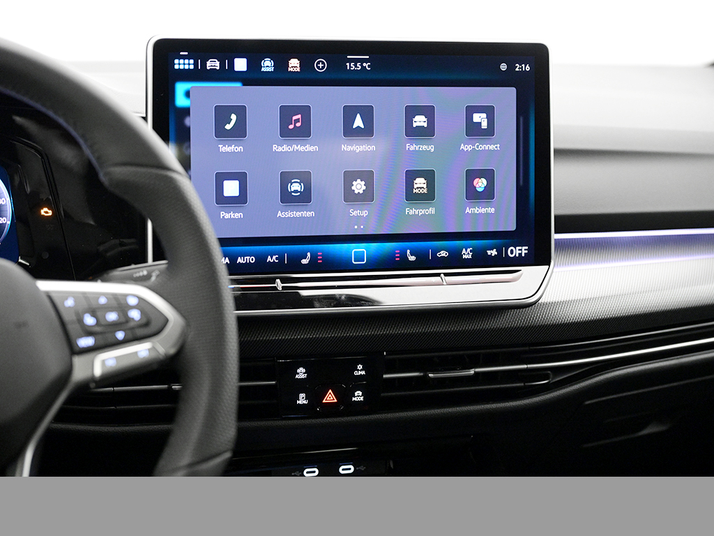 Volkswagen Golf VIII 1.5 eTSI R-LINE BLACK STYLE CAM LM18