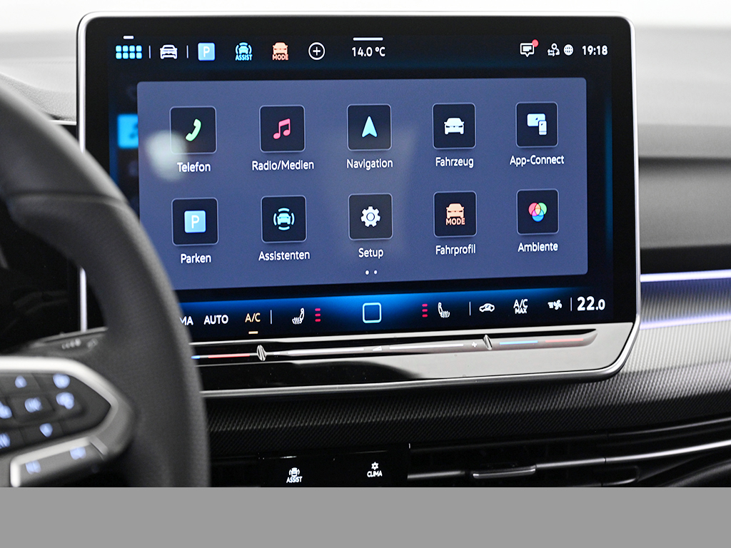 Volkswagen Golf VIII 1.5 eTSI R-LINE BLACK STYLE CAM LM18