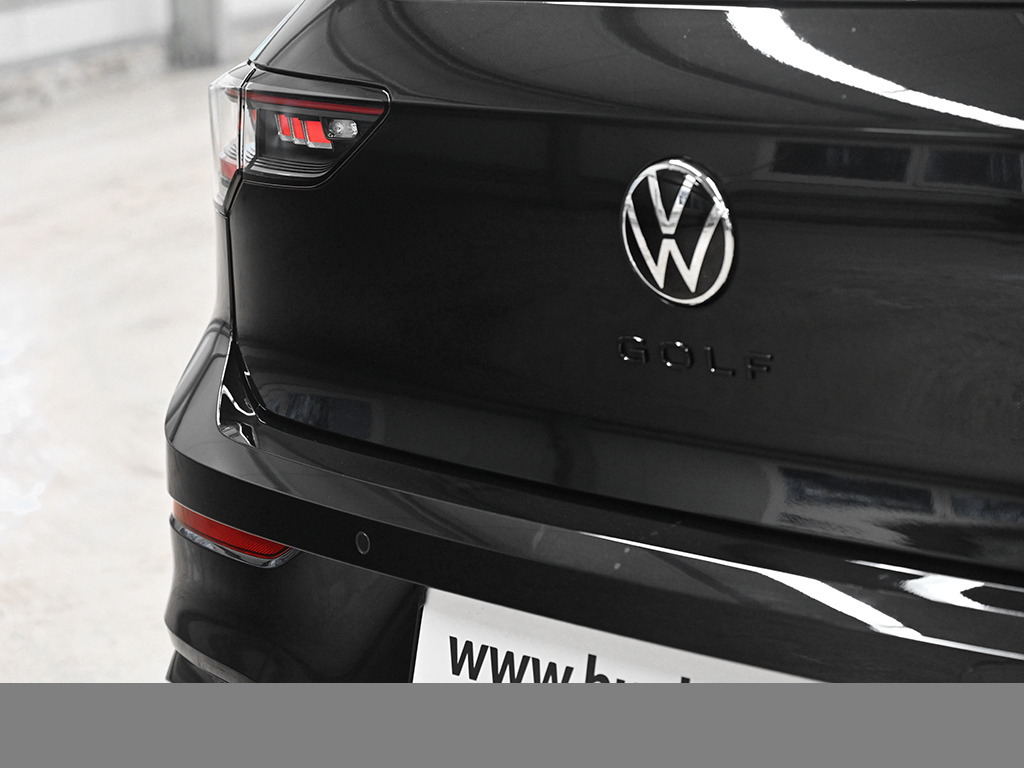 Volkswagen Golf VIII 1.5 eTSI R-LINE BLACK STYLE CAM LM18