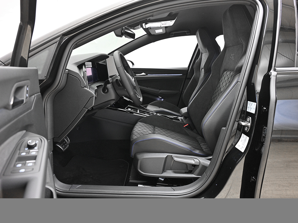 Volkswagen Golf VIII 1.5 eTSI R-LINE BLACK STYLE CAM LM18