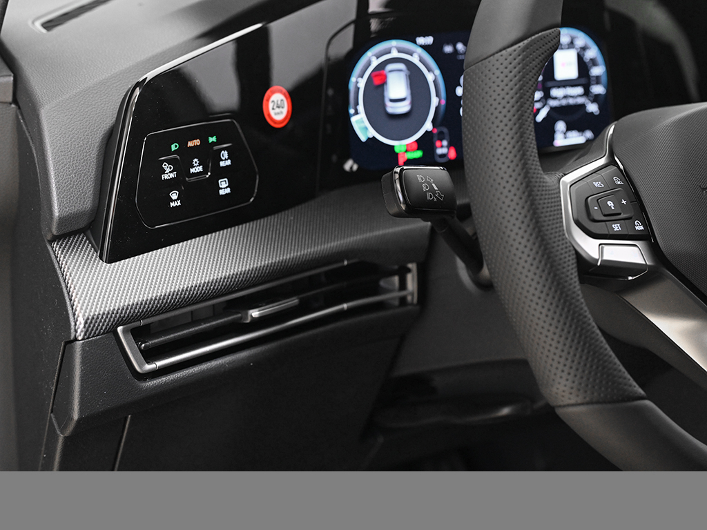 Volkswagen Golf VIII 1.5 eTSI R-LINE BLACK STYLE CAM LM18