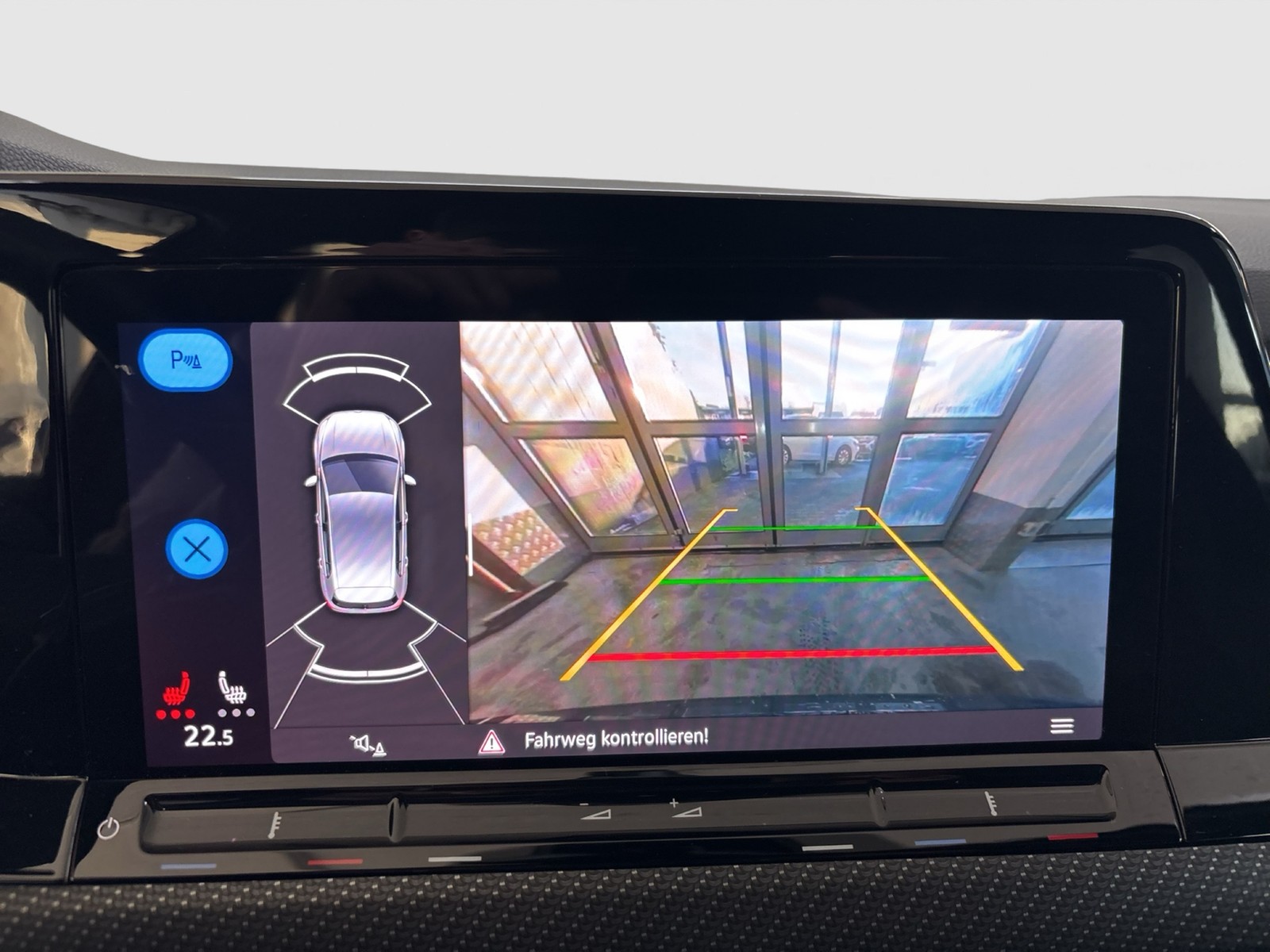 Volkswagen Golf VIII 1.5eTSI R-LINE BLACKSTYLE CAM ACC LM18