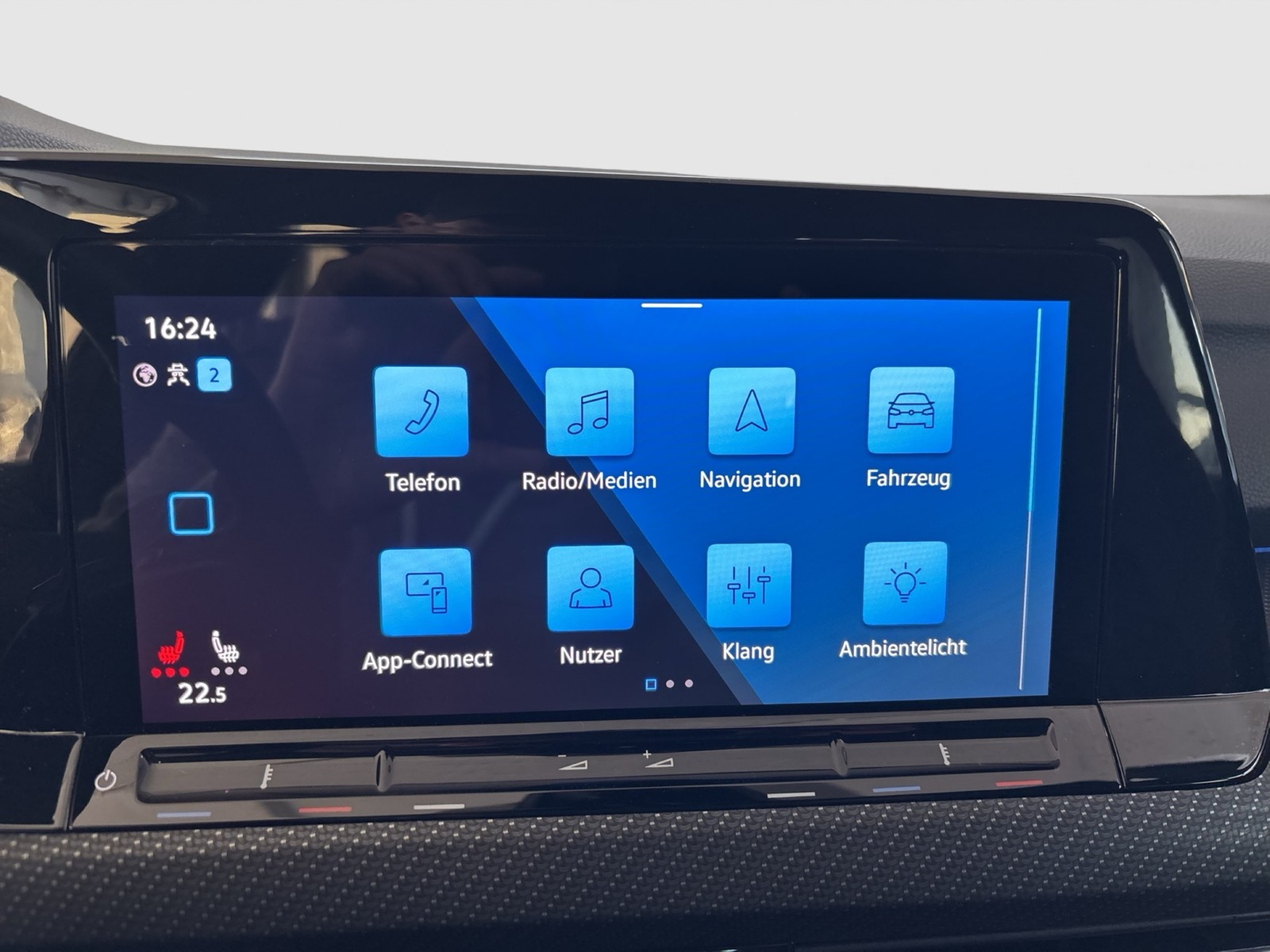 Volkswagen Golf VIII 1.5eTSI R-LINE BLACKSTYLE CAM ACC LM18