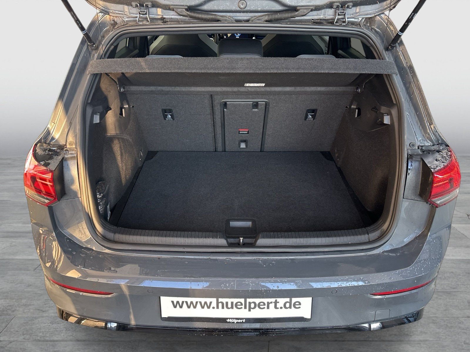 Volkswagen Golf VIII 1.5eTSI R-LINE BLACKSTYLE CAM ACC LM18