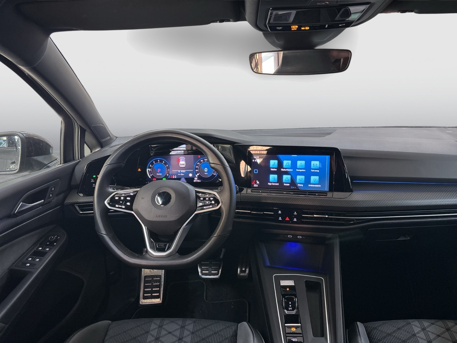 Volkswagen Golf VIII 1.5eTSI R-LINE BLACKSTYLE CAM ACC LM18