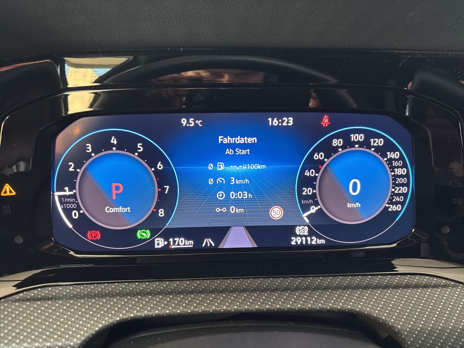 Volkswagen Golf VIII 1.5eTSI R-LINE BLACKSTYLE CAM ACC LM18