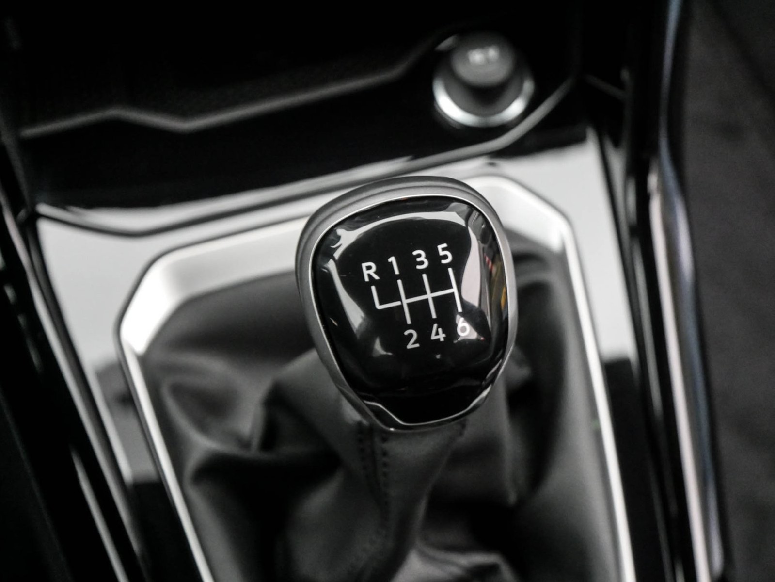 Volkswagen T-Roc 1.0 R-LINE ACC LM17 MATRIXLED NAVI SITZHZ.