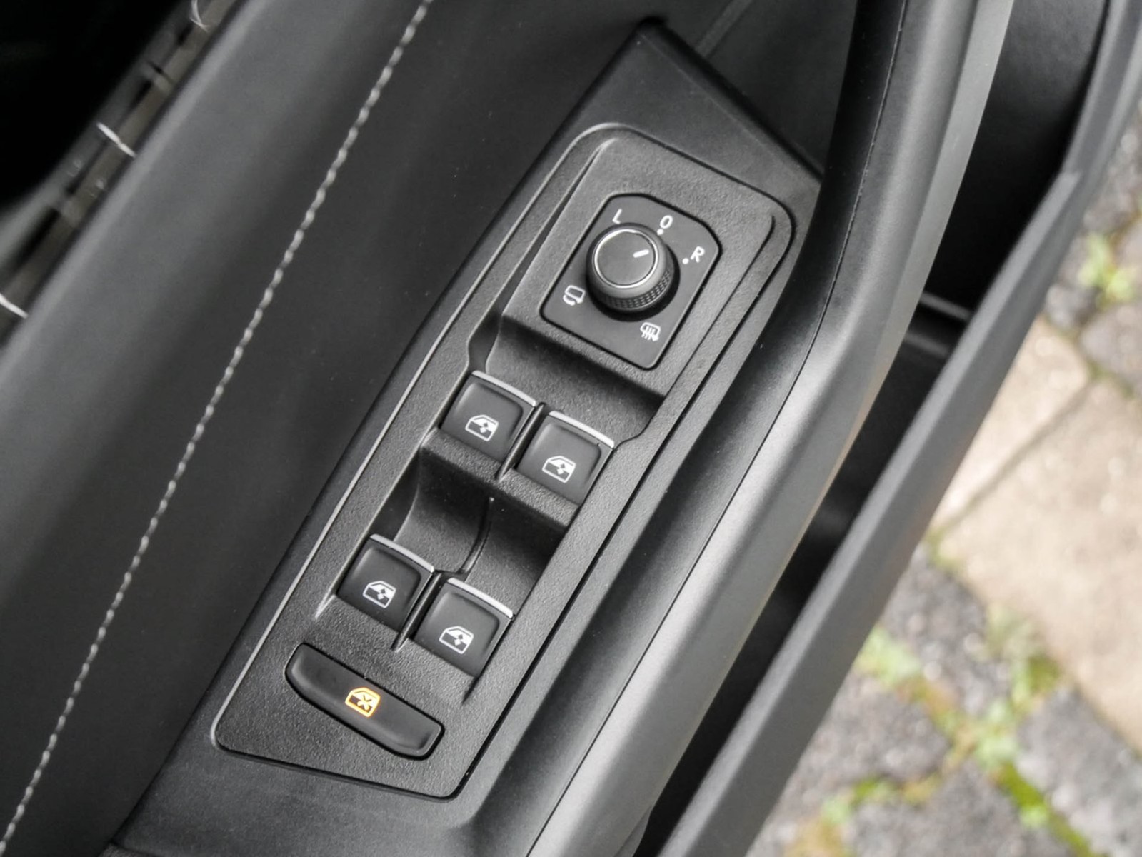 Volkswagen T-Roc 1.0 R-LINE ACC LM17 MATRIXLED NAVI SITZHZ.