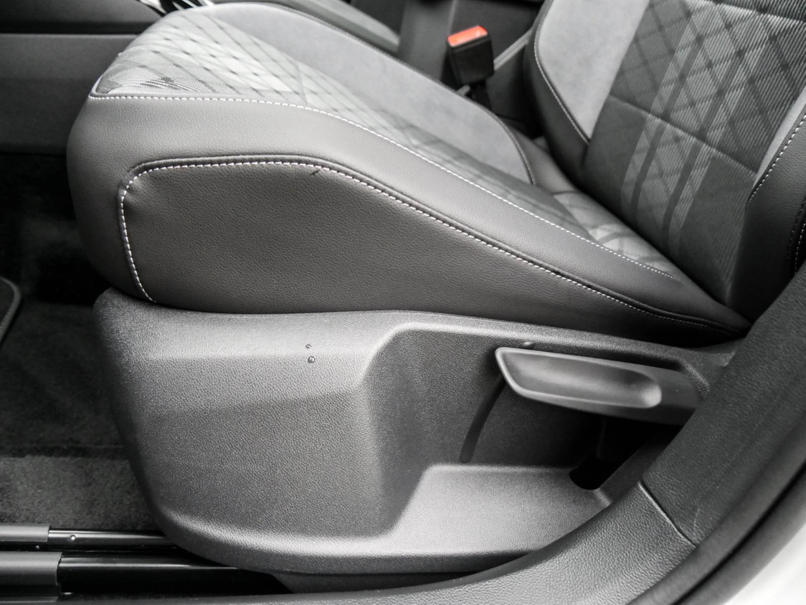 Volkswagen T-Roc 1.0 R-LINE ACC LM17 MATRIXLED NAVI SITZHZ.