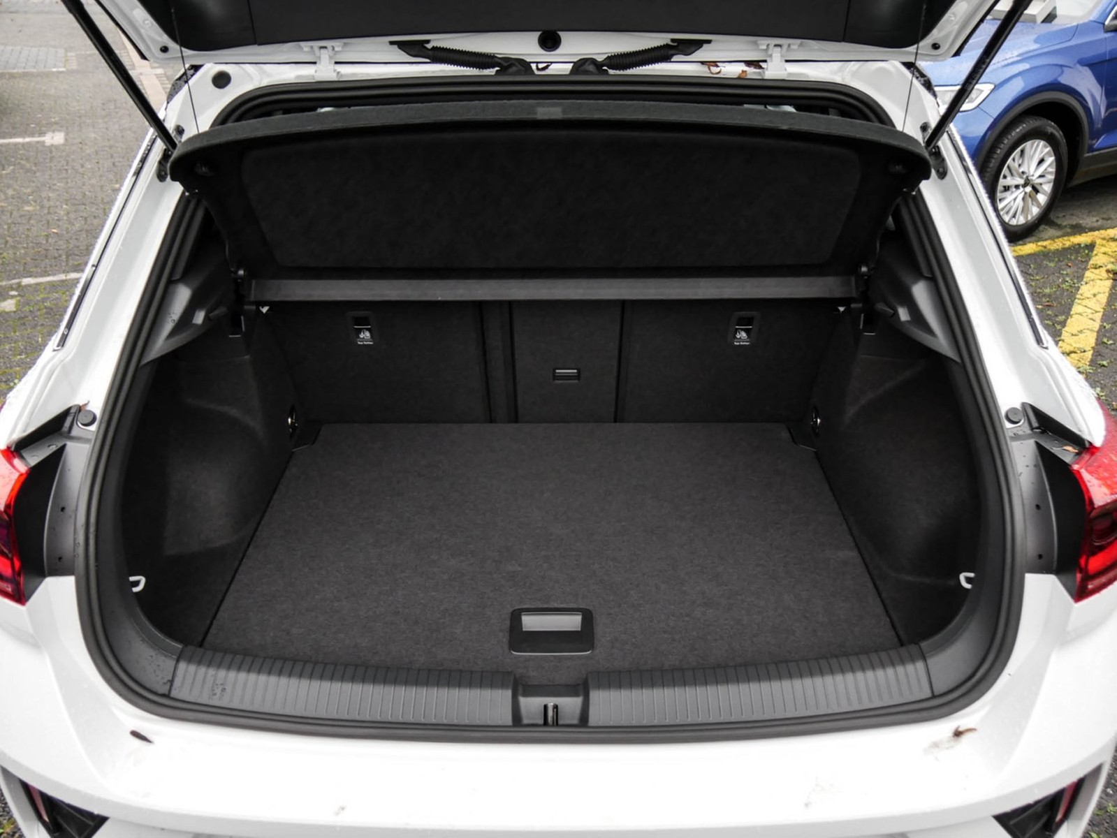 Volkswagen T-Roc 1.0 R-LINE ACC LM17 MATRIXLED NAVI SITZHZ.