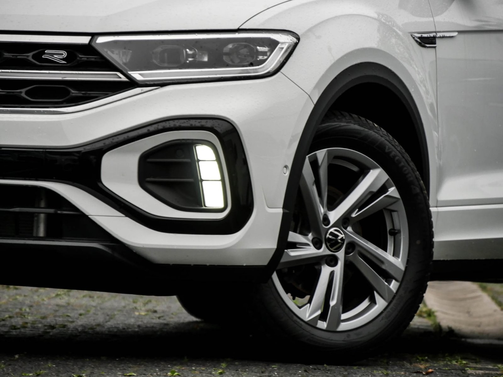 Volkswagen T-Roc 1.0 R-LINE ACC LM17 MATRIXLED NAVI SITZHZ.