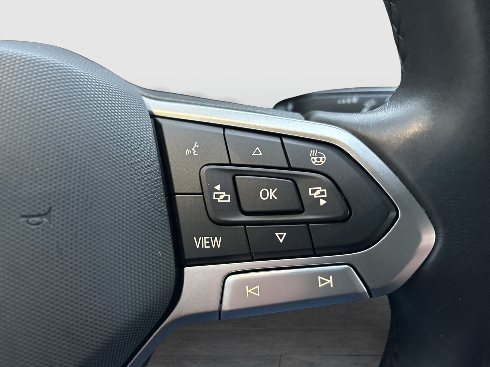 Volkswagen T-Roc 1.0 R-LINE BLACKSTYLE CAM ACC LM18 EKLAPPE