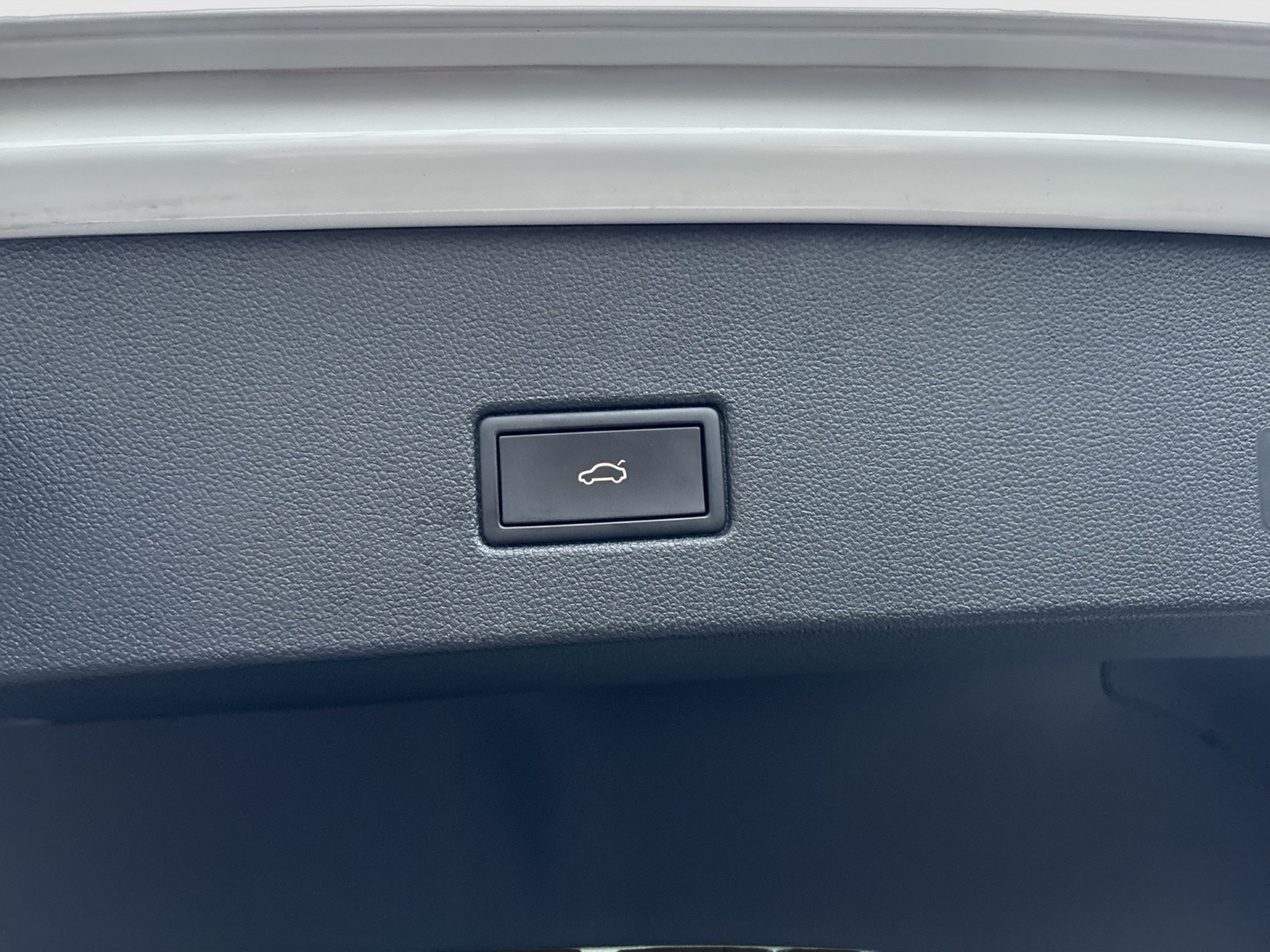 Volkswagen T-Roc 1.0 R-LINE BLACKSTYLE CAM ACC LM18 EKLAPPE