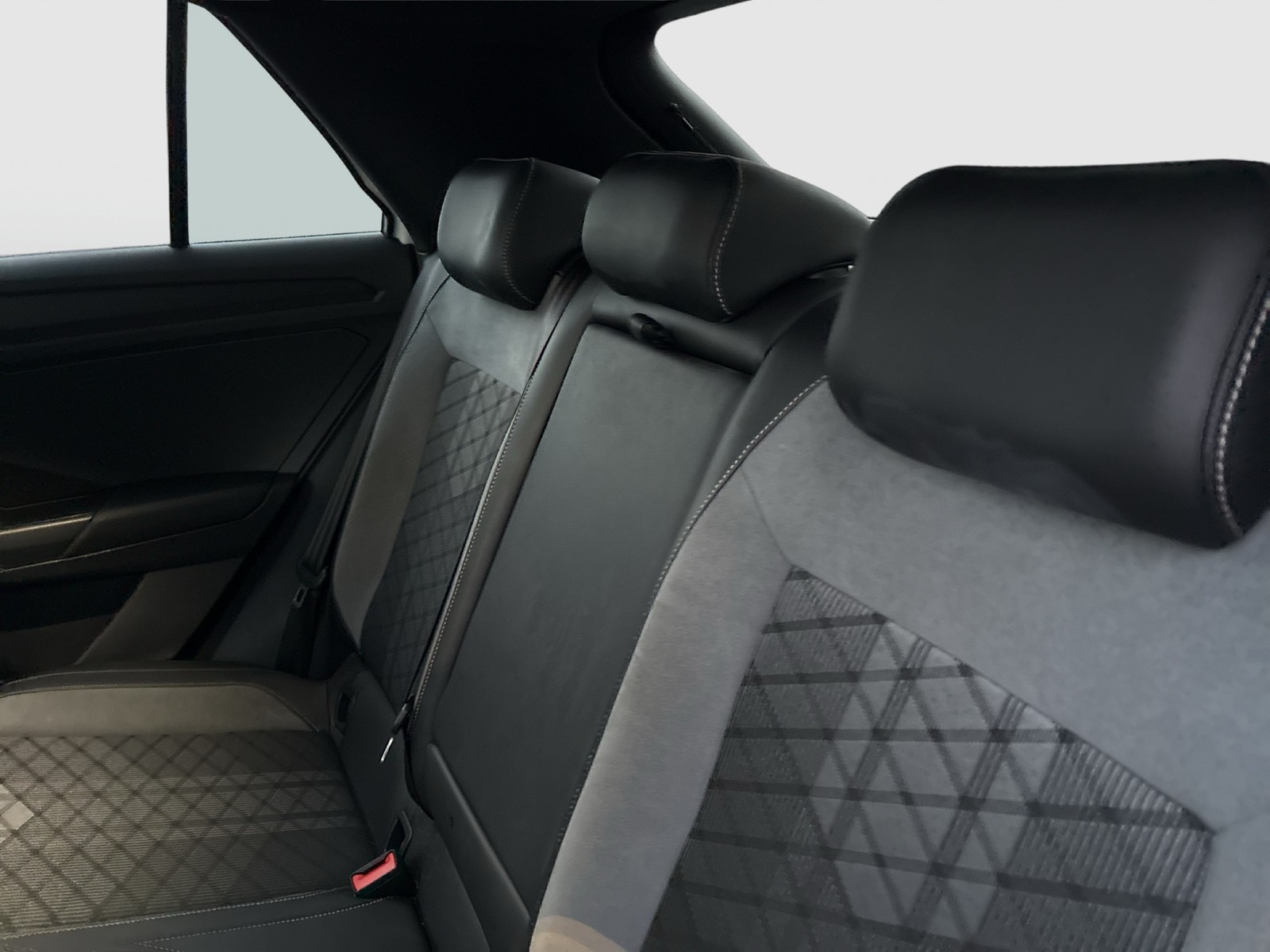 Volkswagen T-Roc 1.0 R-LINE BLACKSTYLE CAM ACC LM18 EKLAPPE