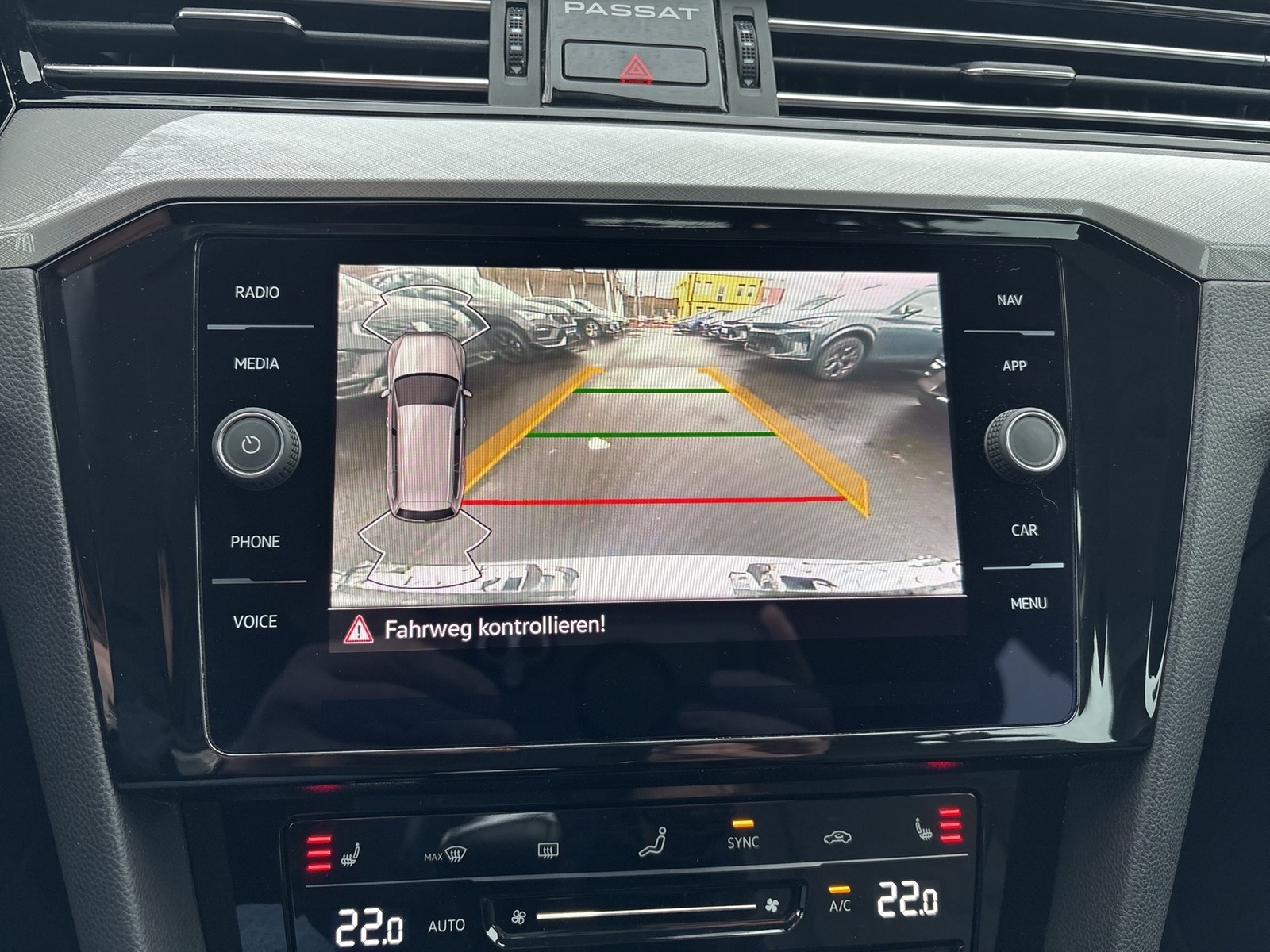 Volkswagen Passat Variant 2.0 BUSINESS STANDHEIZ AHK KAMERA