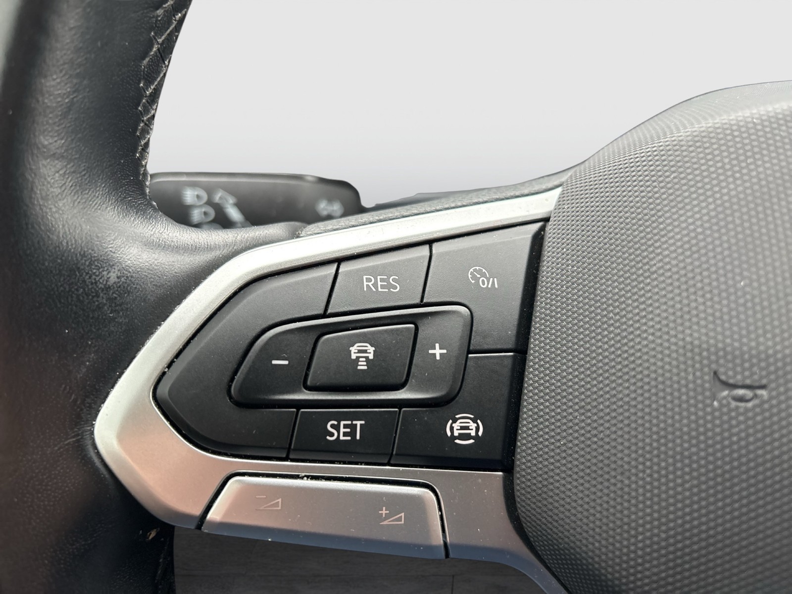 Volkswagen T-Roc 1.0 STYLE CAM ACC NAVI CARPLAY LM17 LED+