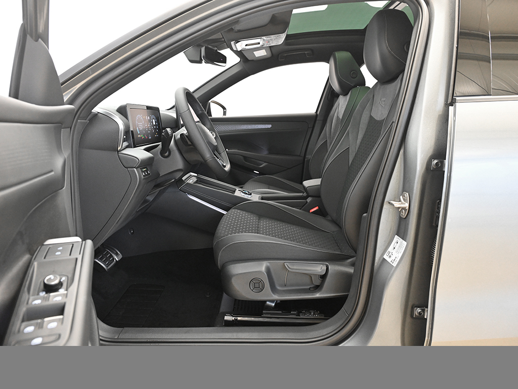 Volkswagen T-Roc 1.5 R-LINE DSG BLACKSTYLE PANO KEYLESS