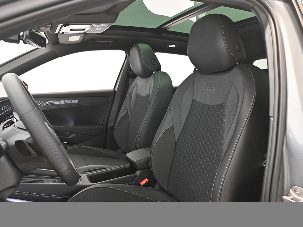 Volkswagen T-Roc 1.5 R-LINE DSG BLACKSTYLE PANO KEYLESS