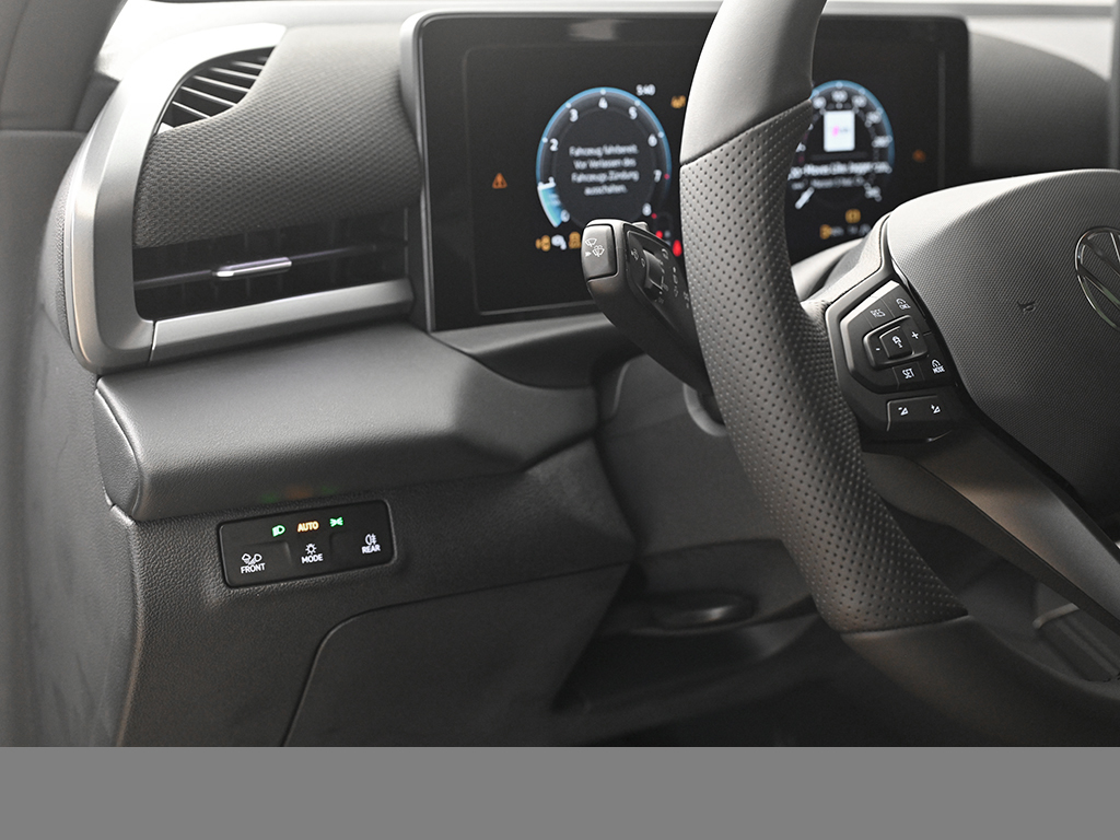 Volkswagen T-Roc 1.5 R-LINE DSG PANO HARMANKARDON AHK