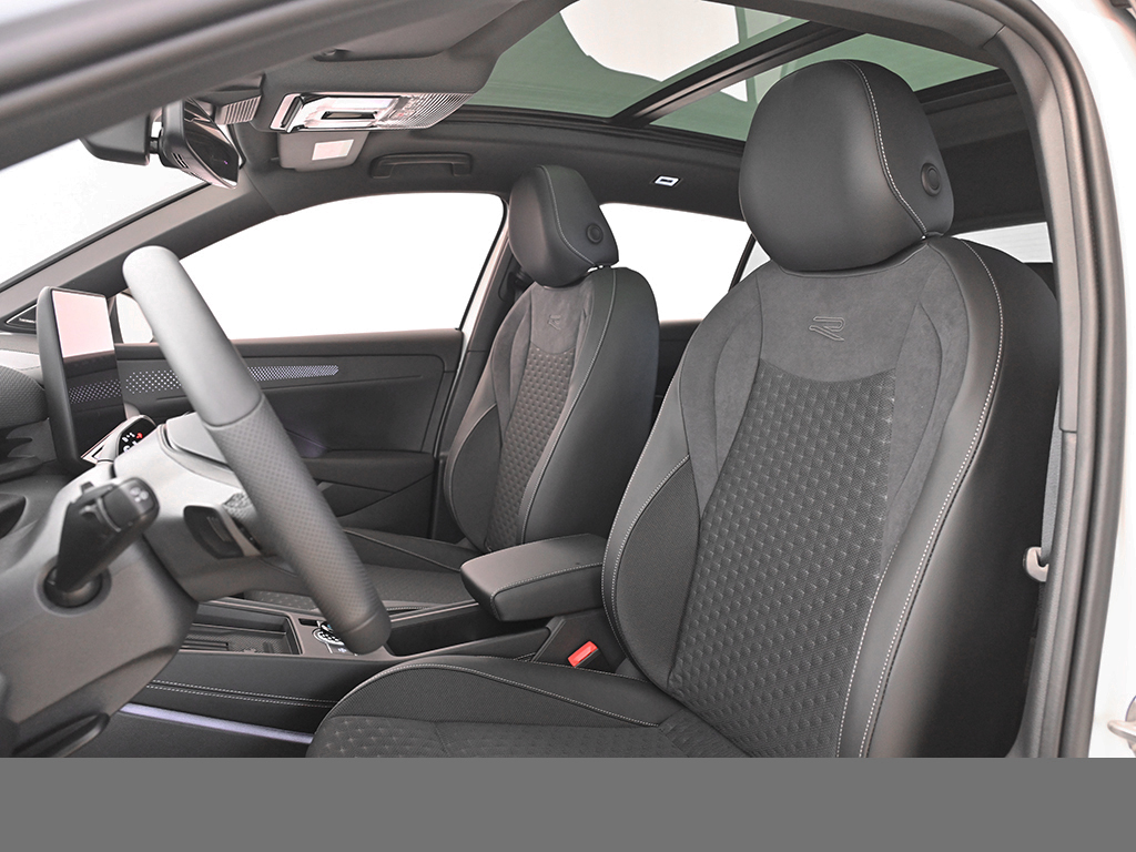 Volkswagen T-Roc 1.5 R-LINE DSG PANO HARMANKARDON AHK