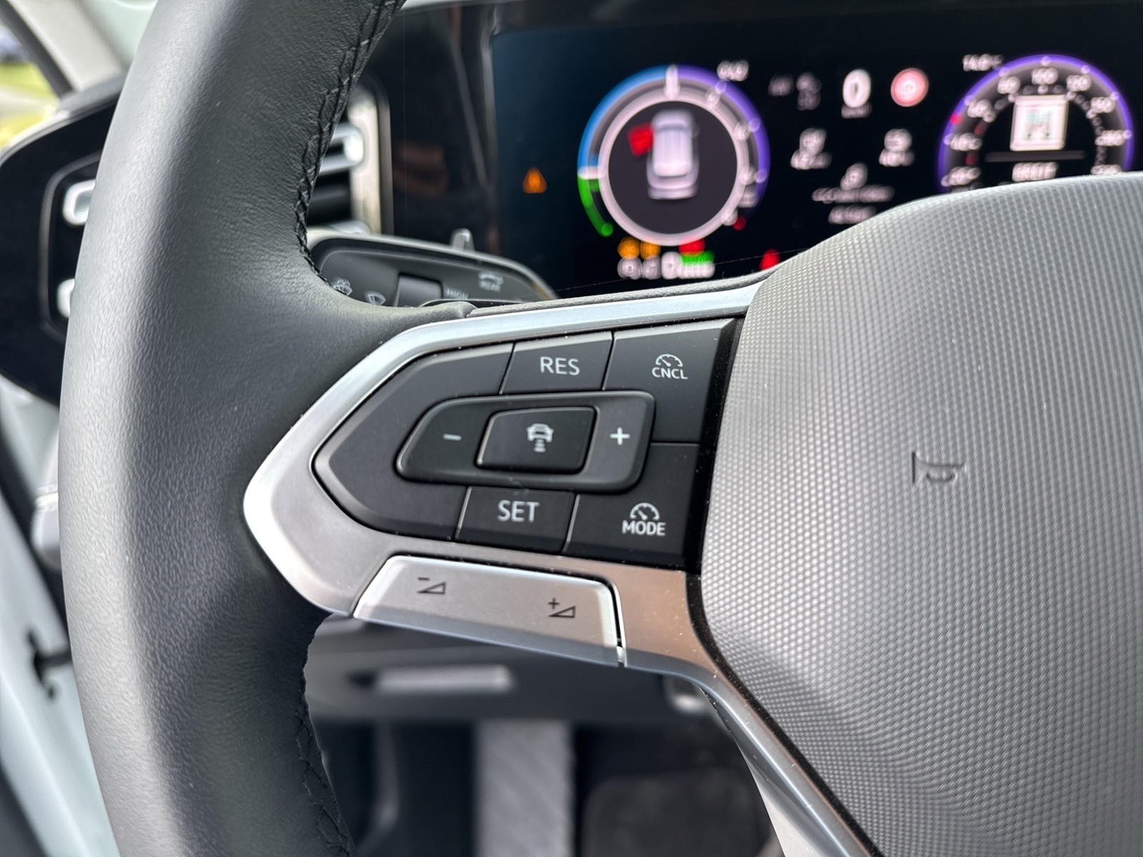 Volkswagen Tiguan 1.5 HYBRID ELEGANCE AHK 360°CAM ACC LM18