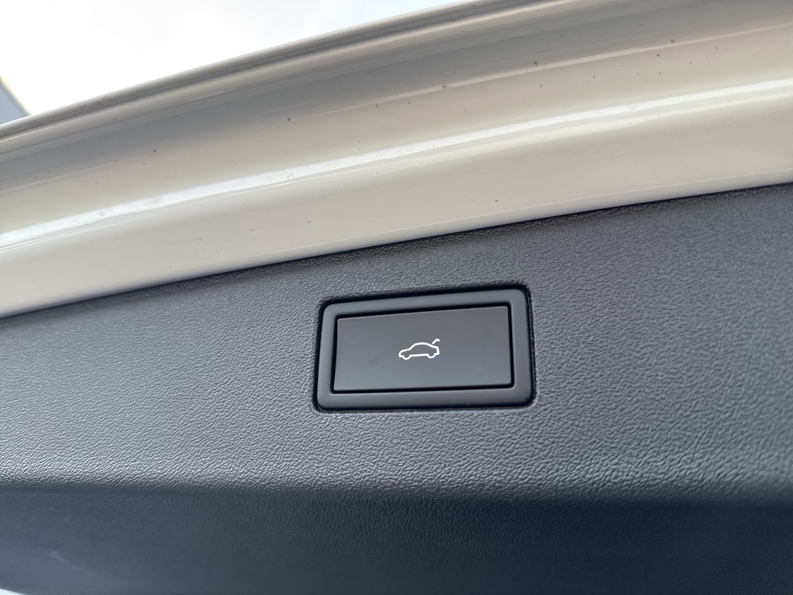 Volkswagen Tiguan 1.5 HYBRID ELEGANCE AHK 360°CAM ACC LM18